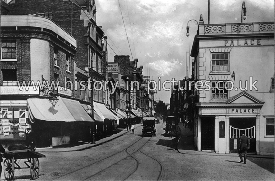 Palace Theatre and Gold Street, Northampton. c.1915.